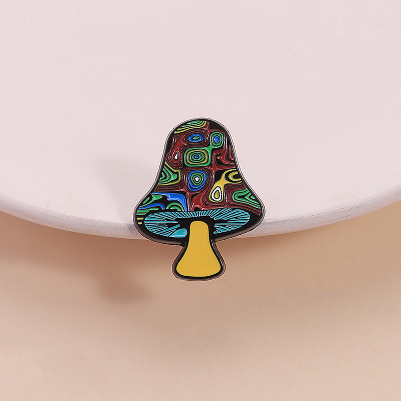 Weird Fly Agaric Mushroom Enam - Flower Frog Pin recensione e prezzo