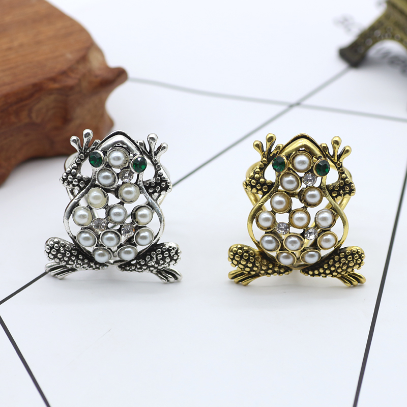 Fashion Enamel Crystal Flower  - Flower Frog Pin recensione e prezzo