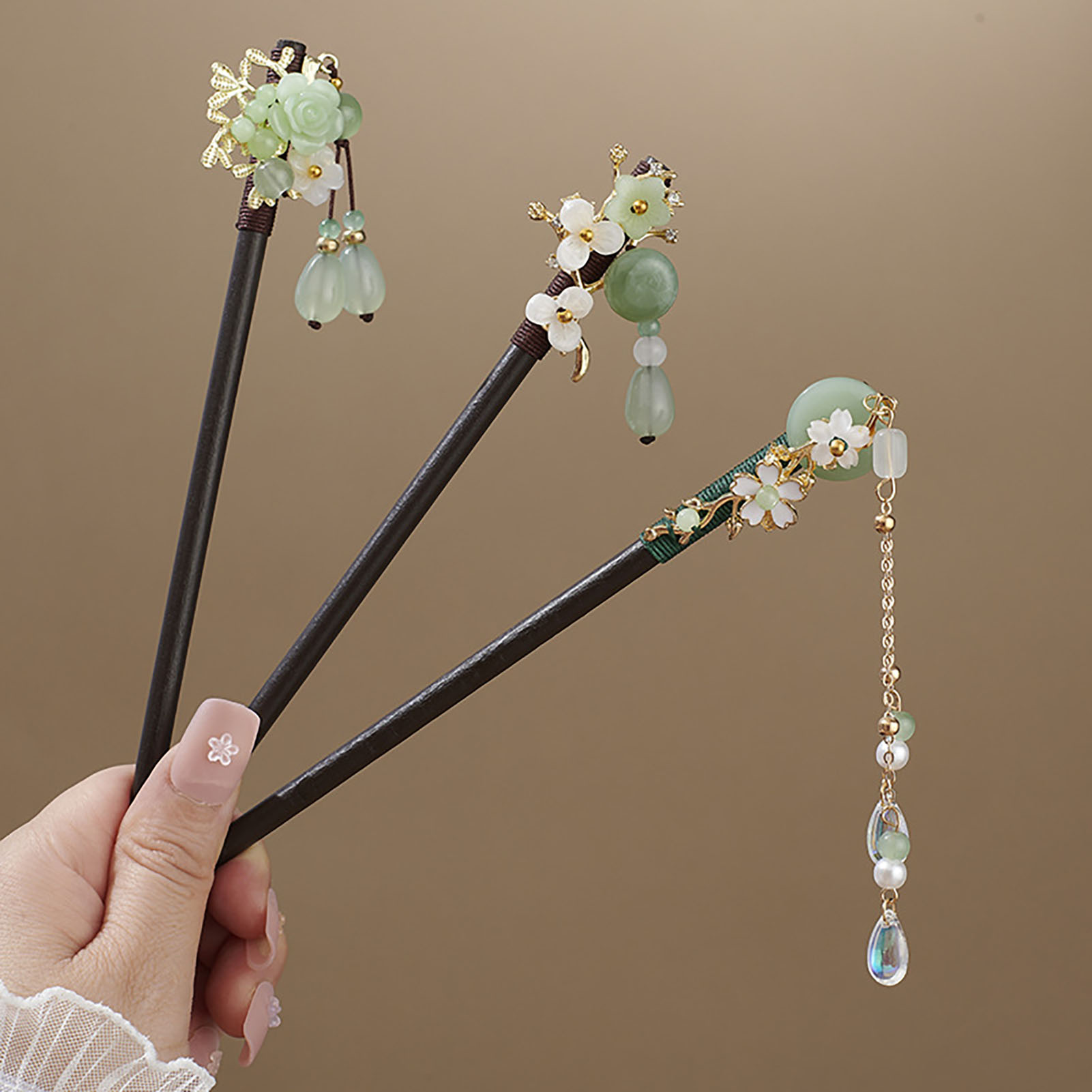 Chinese Style Flower Tassel Ha - Supply Florist recensione e prezzo