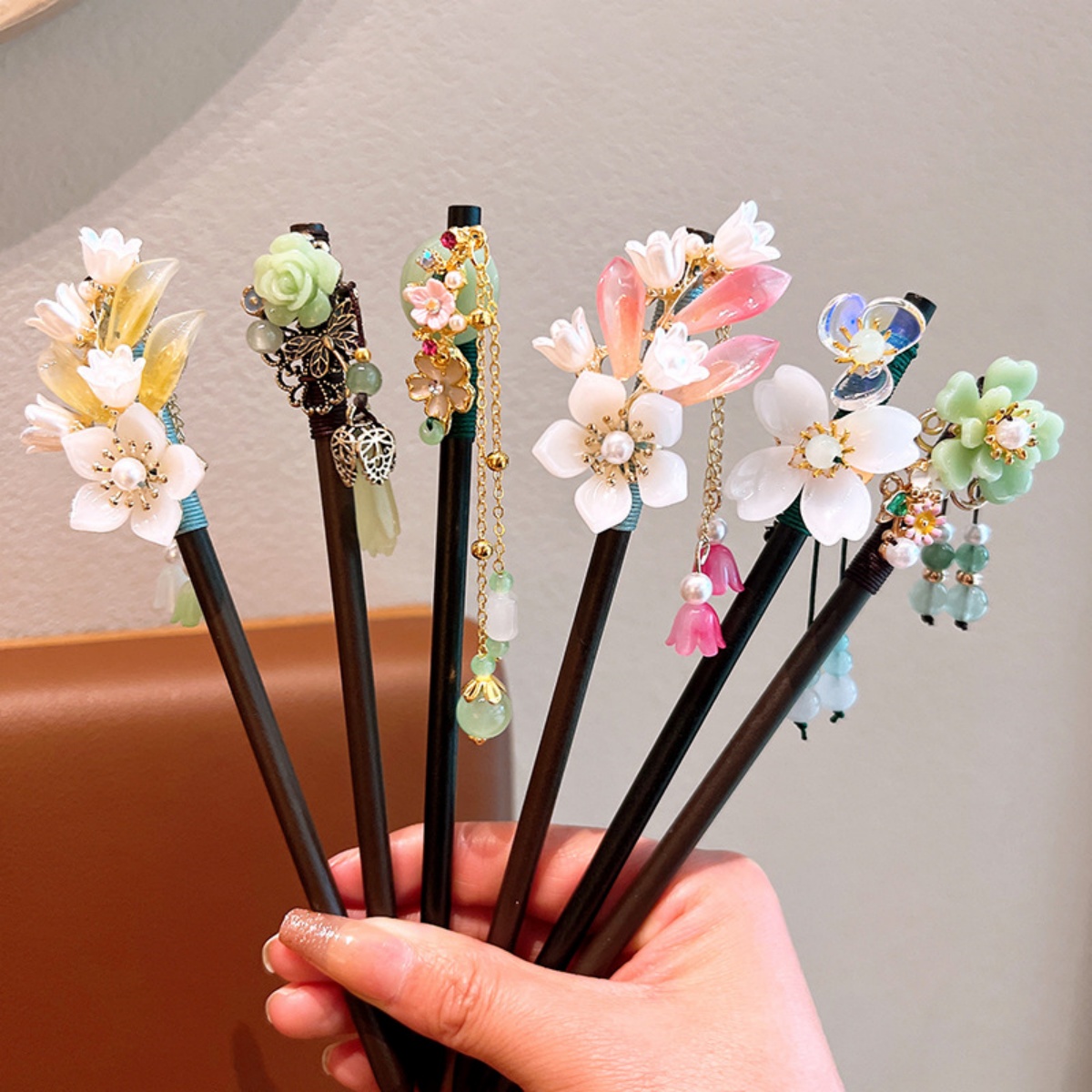 Exquisite Flower Tassel Wooden - Supply Florist recensione e prezzo