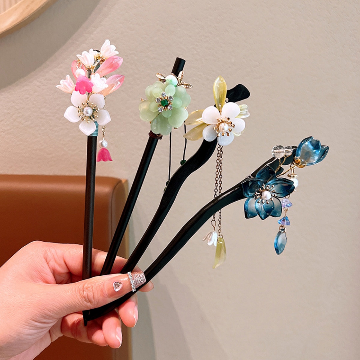 Exquisite Flower Tassel Wooden - Supply Florist recensione e prezzo