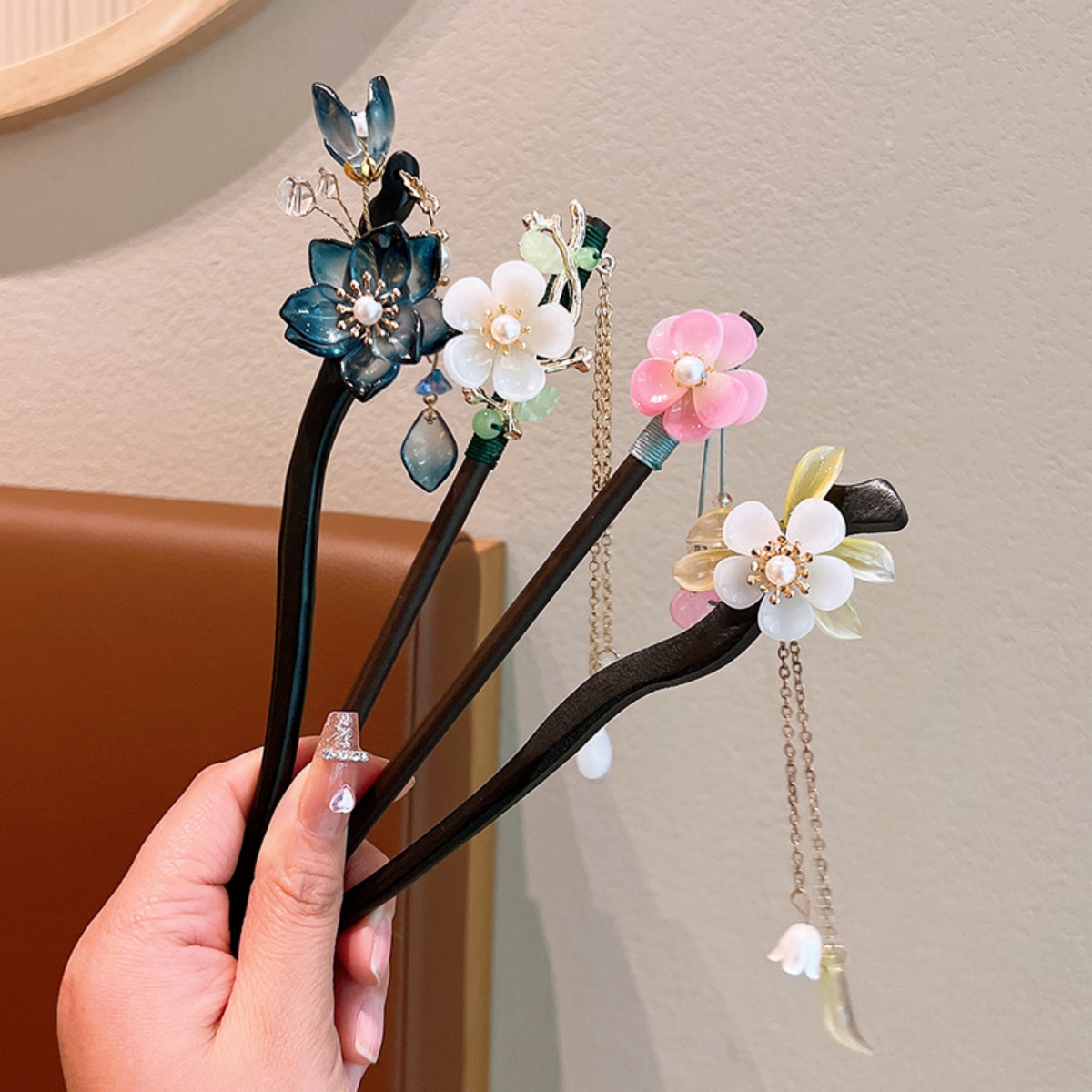 Exquisite Flower Tassel Wooden - Supply Florist recensione e prezzo